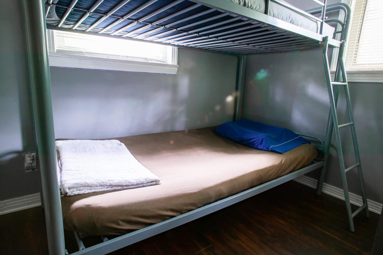 Sun & Moon Hostal *